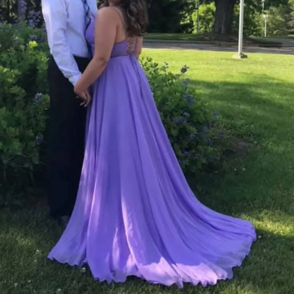 Beautiful lilac purple prom dress 💜